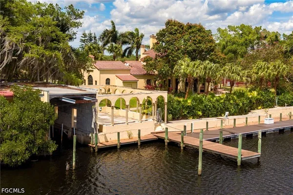 $7,900,000 | 16100 North River Road, Alva, FL 33920