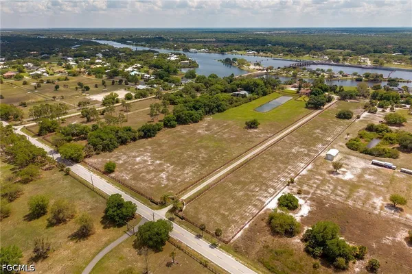 $7,900,000 | 16100 North River Road, Alva, FL 33920