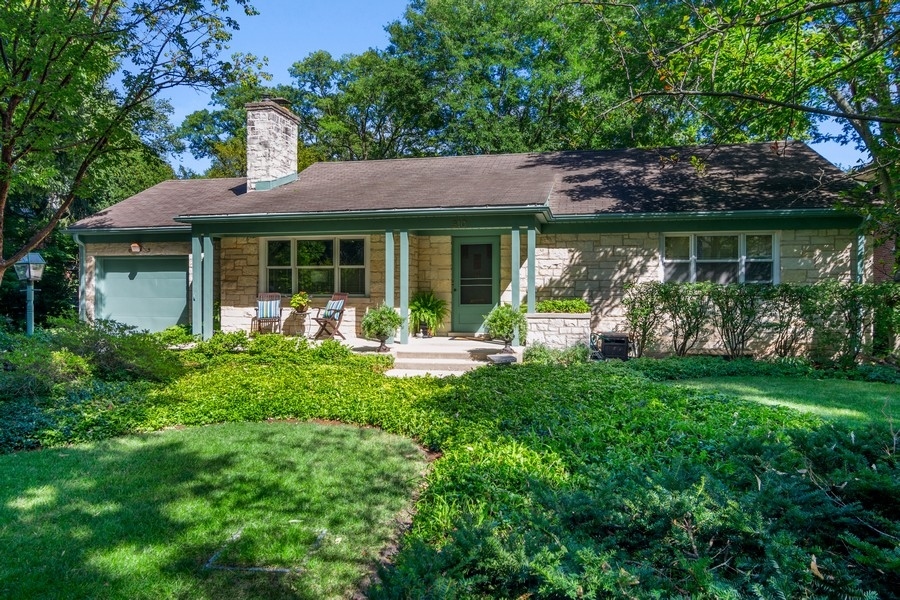 910 Seneca Road Wilmette, IL 60091 - Photo 1 of 28