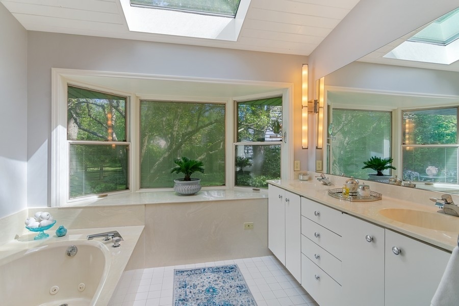 910 Seneca Road Wilmette, IL 60091 - Photo 12 of 28