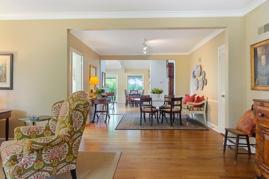 910 Seneca Road Wilmette, IL 60091 - Photo 5 of 28
