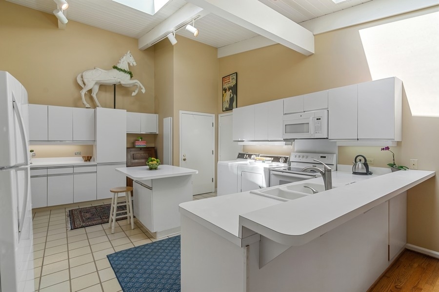 910 Seneca Road Wilmette, IL 60091 - Photo 8 of 28