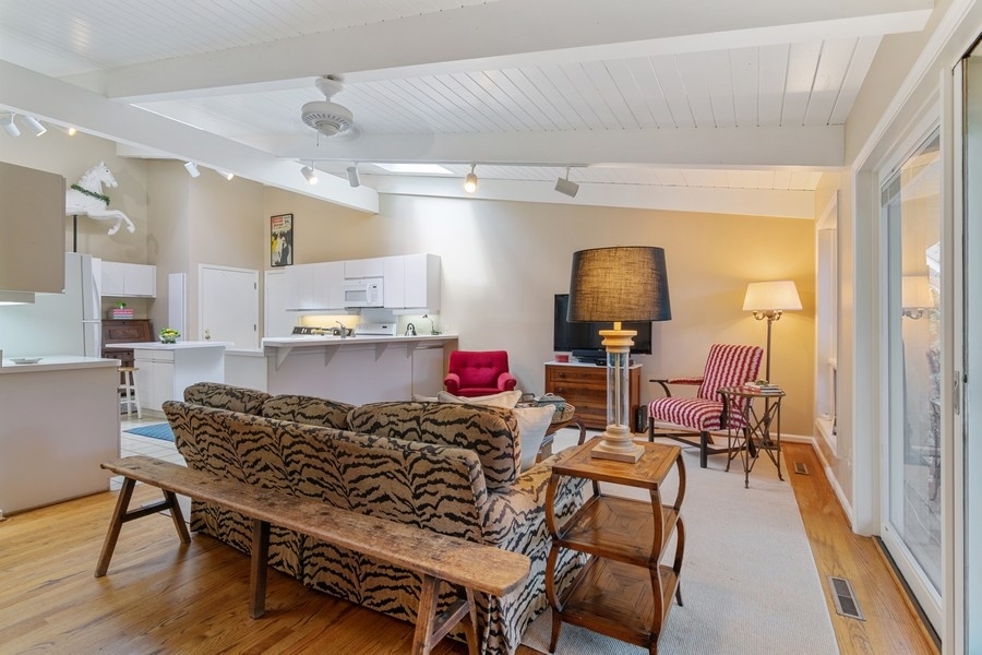 910 Seneca Road Wilmette, IL 60091 - Photo 9 of 28