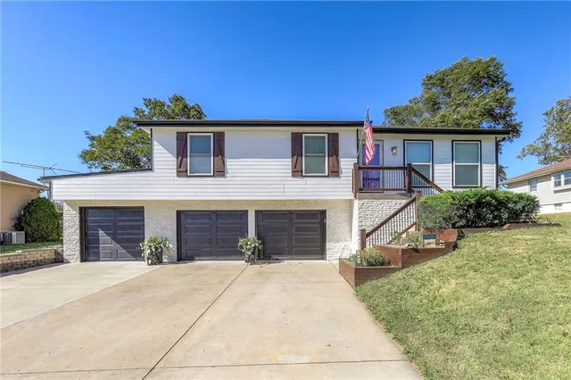 $300,000 | 1521 Lexington Road, Pleasant Hill, MO 64080