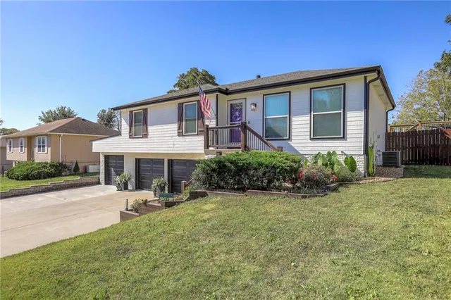 $300,000 | 1521 Lexington Road, Pleasant Hill, MO 64080