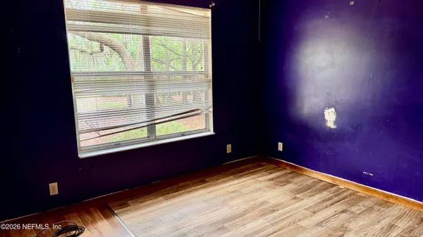 a view of empty room with window