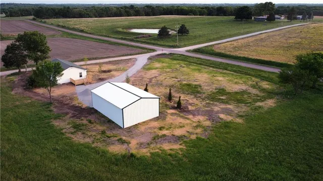 $225,000 | 33110 Cr 230 Road, Bosworth, MO 64623