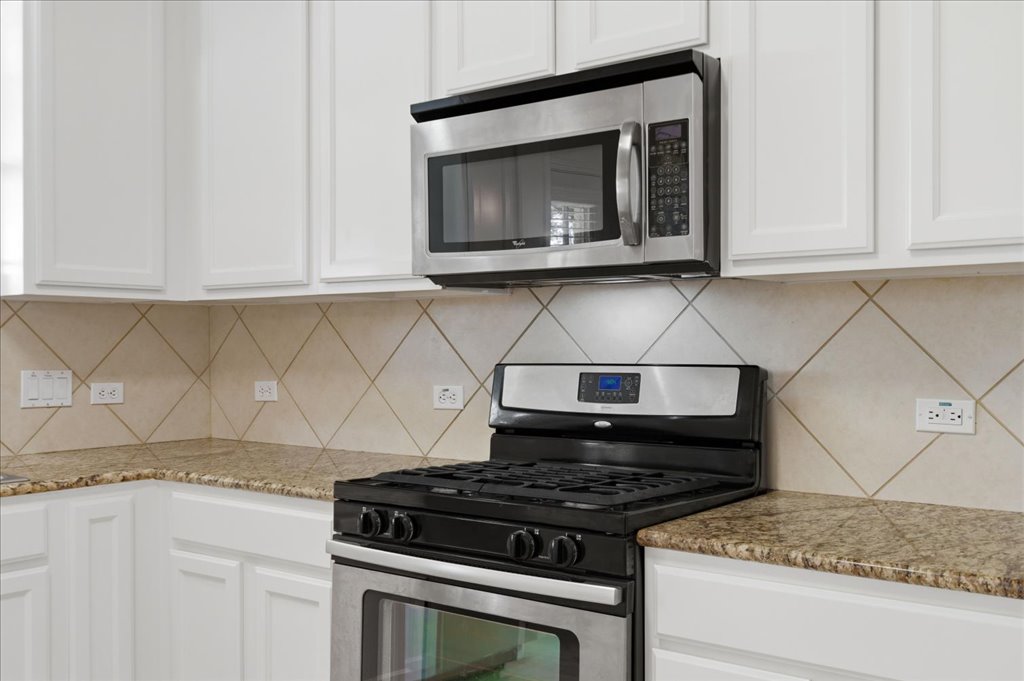 14815 Avery Ranch Boulevard, Unit 302 Austin, TX 78717 - Photo 8 of 30 a stove top oven sitting inside of a kitchen