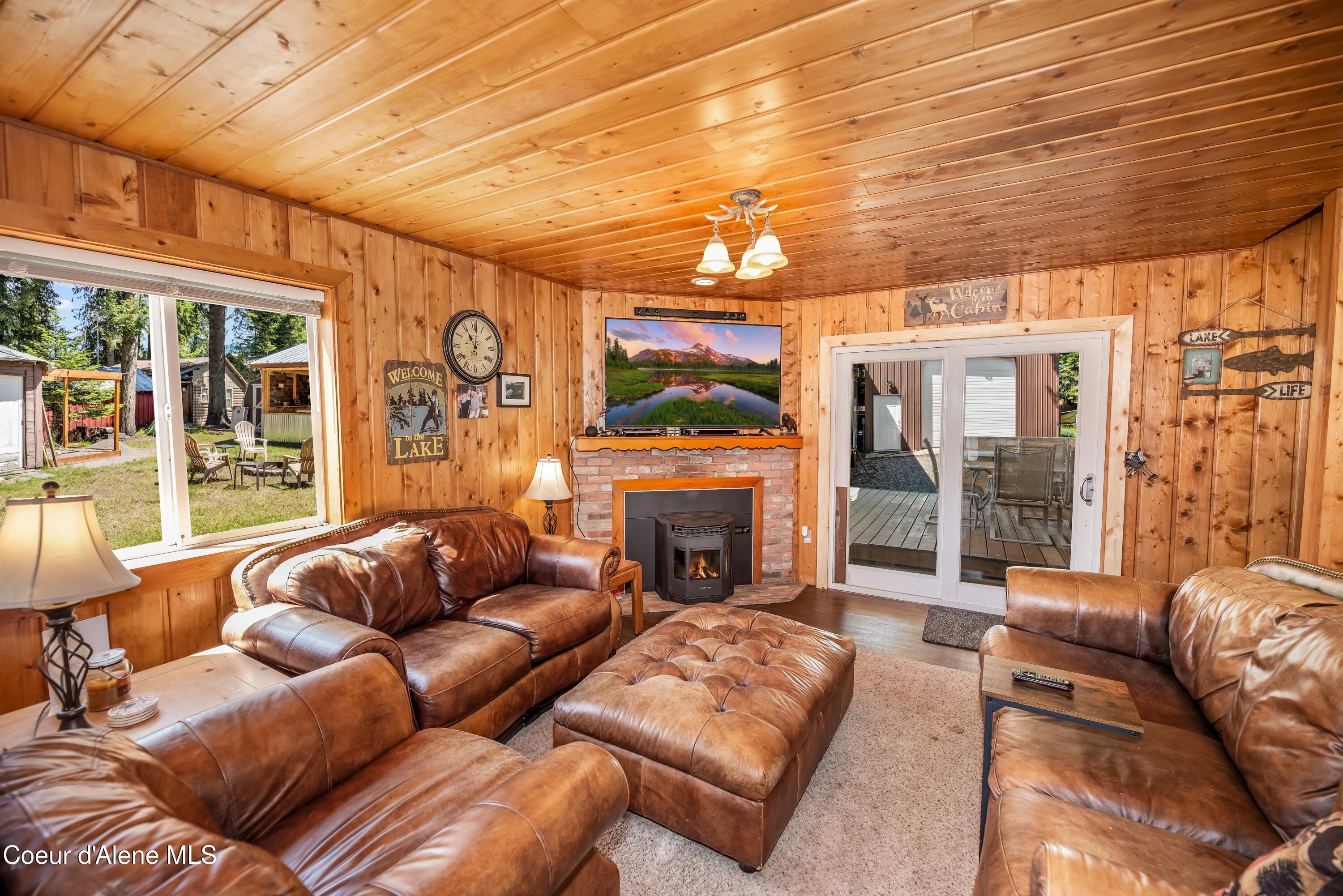 212 South Granite Bay Road Nordman, ID 83848 - Photo 21 of 41 Living Room 1