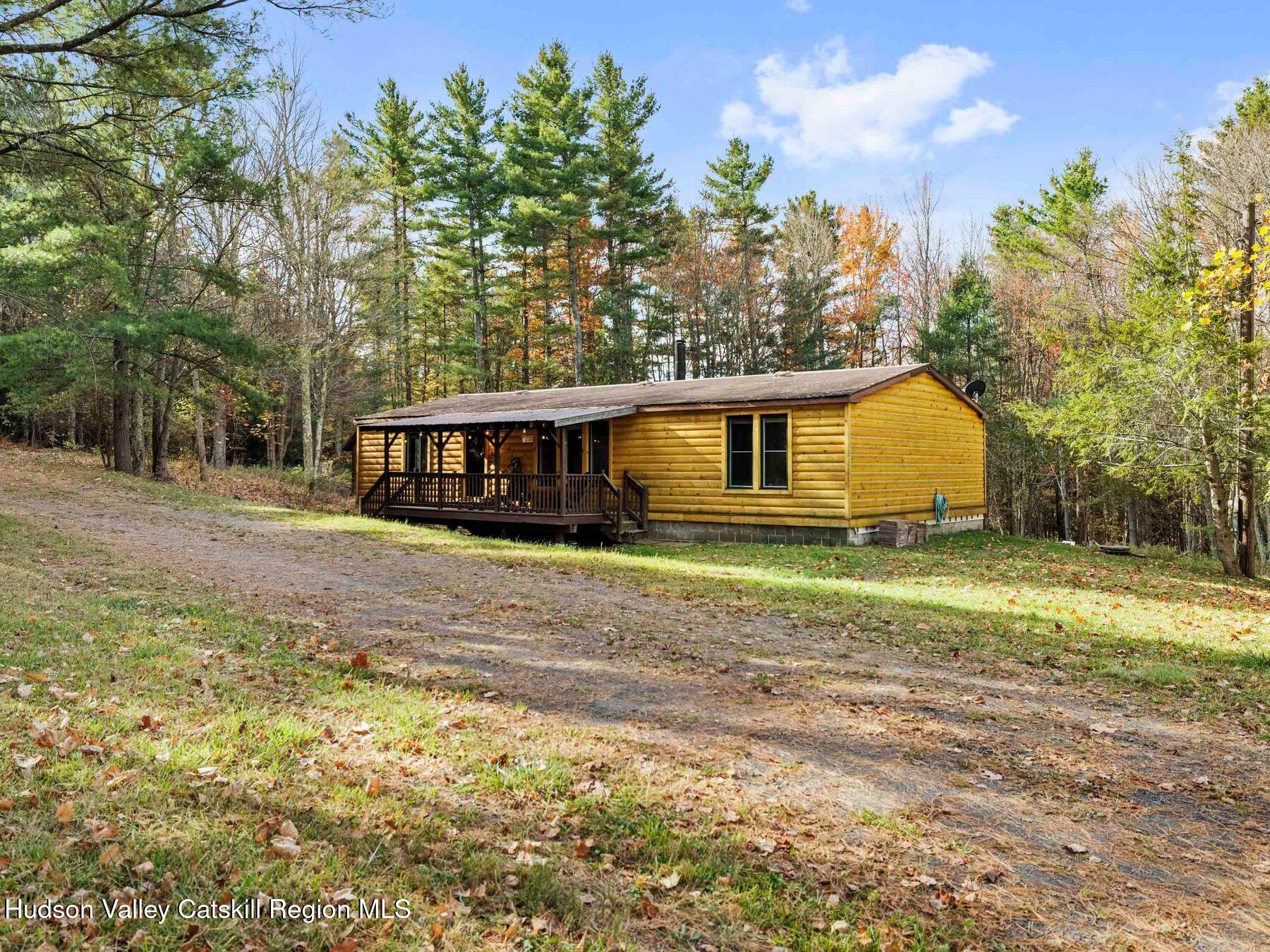 a view of a house with backyard and trees