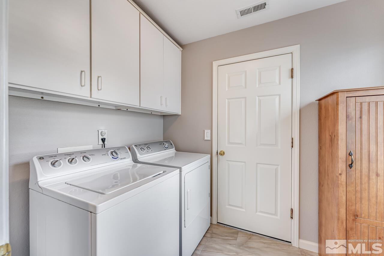 10650 Silver Cliff Way Reno, NV 89521 - Photo 31 of 38 a utility room with dryer and washer