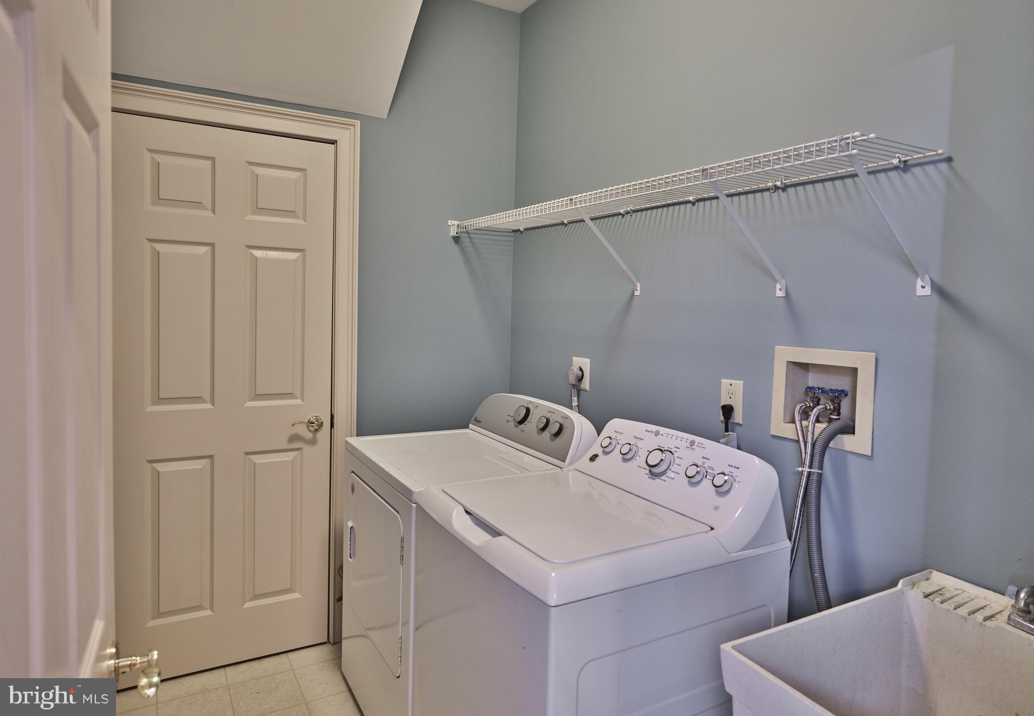 37 Alexanders Court Newtown, PA 18940 - Photo 31 of 50 a utility room with dryer and washer