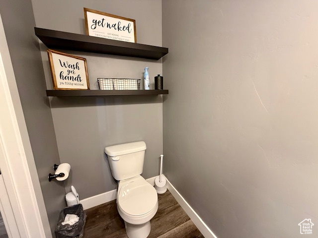 718 700 East Preston, ID 83263 - Photo 15 of 45 Half bath on main with floating shelves
