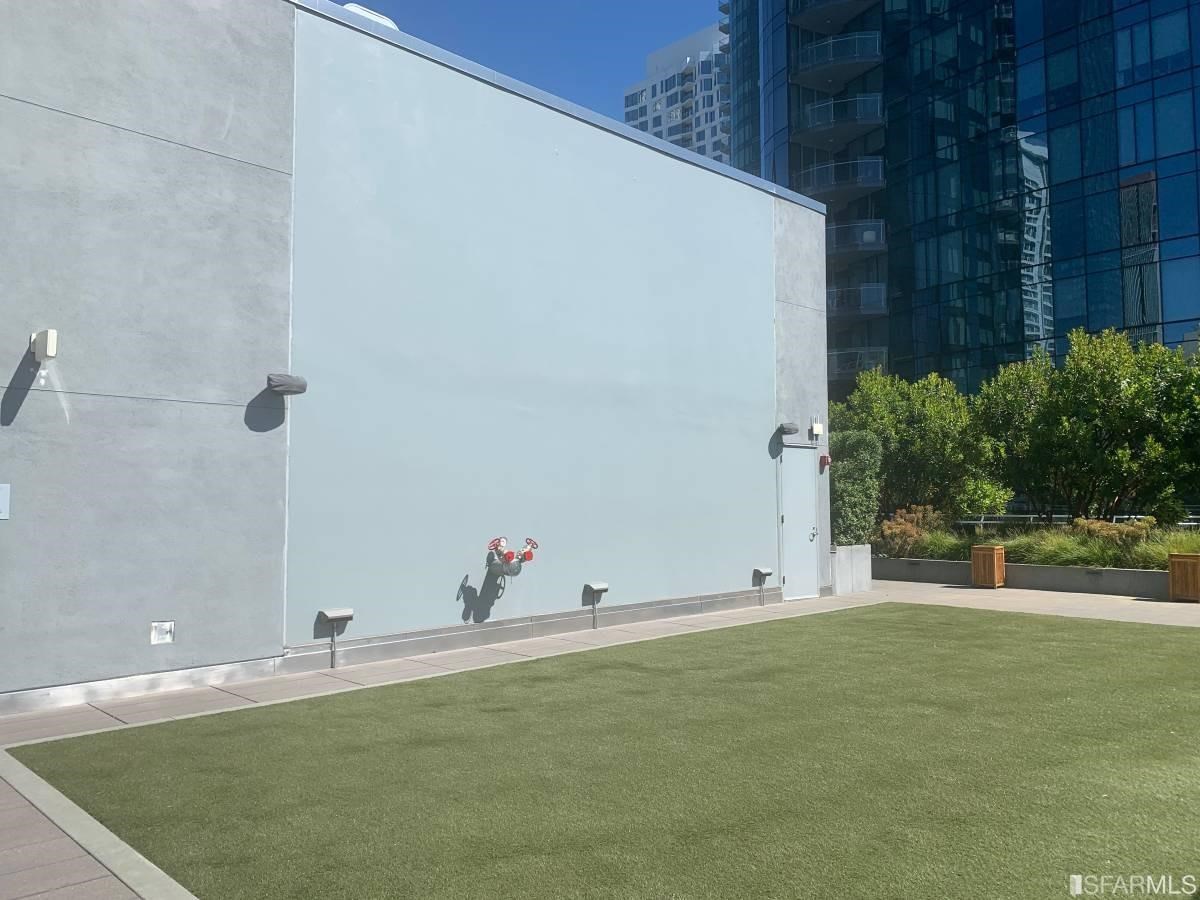 338 Main Street, Unit 27D San Francisco, CA 94105 - Photo 24 of 24 a view of outdoor space and yard