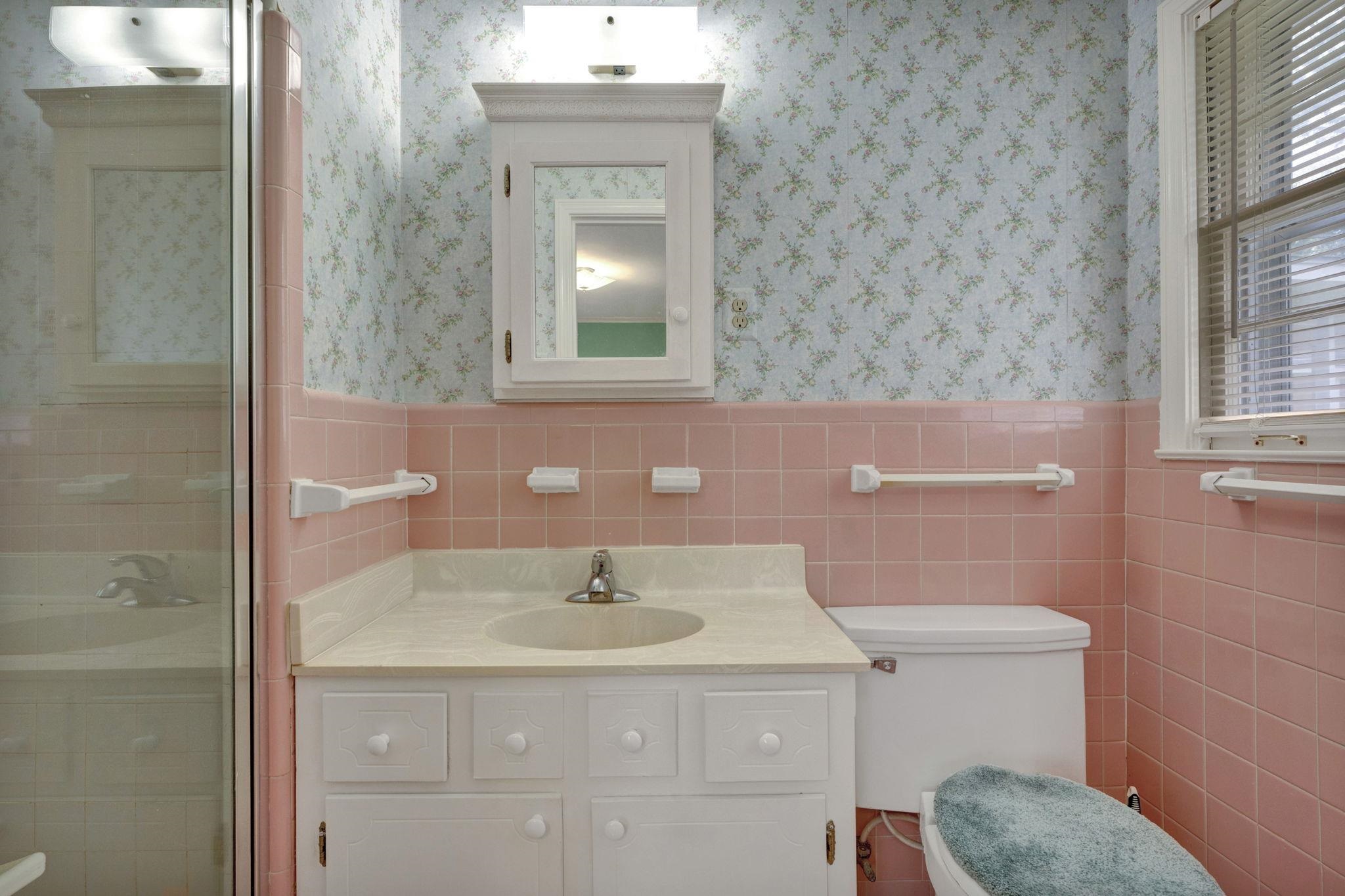 87 North Oak Grove Road Memphis, TN 38120 - Photo 15 of 25 a bathroom with a sink and a mirror