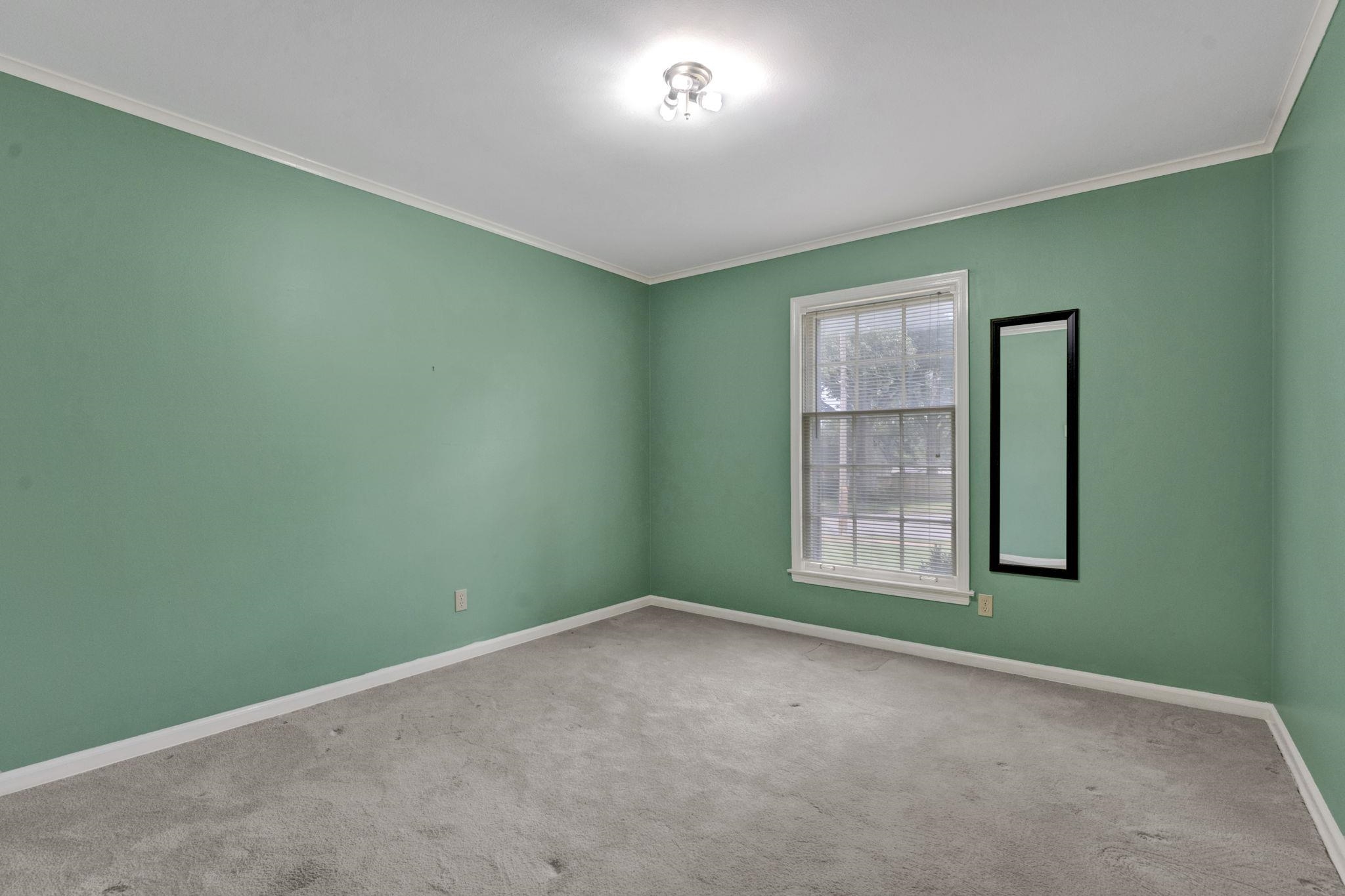 87 North Oak Grove Road Memphis, TN 38120 - Photo 18 of 25 an empty room with a window and closet