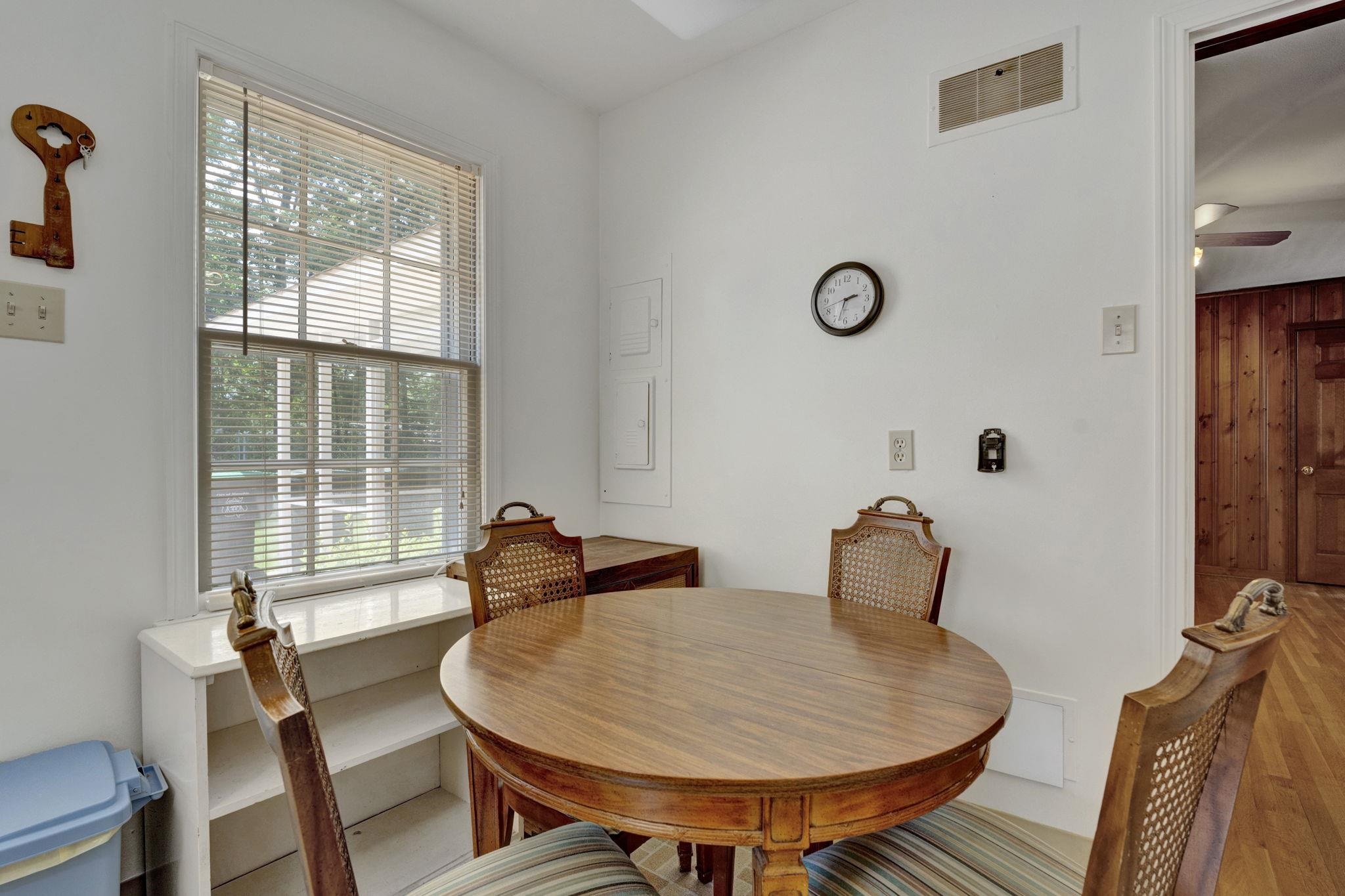 87 North Oak Grove Road Memphis, TN 38120 - Photo 10 of 25 a dining room with furniture and window