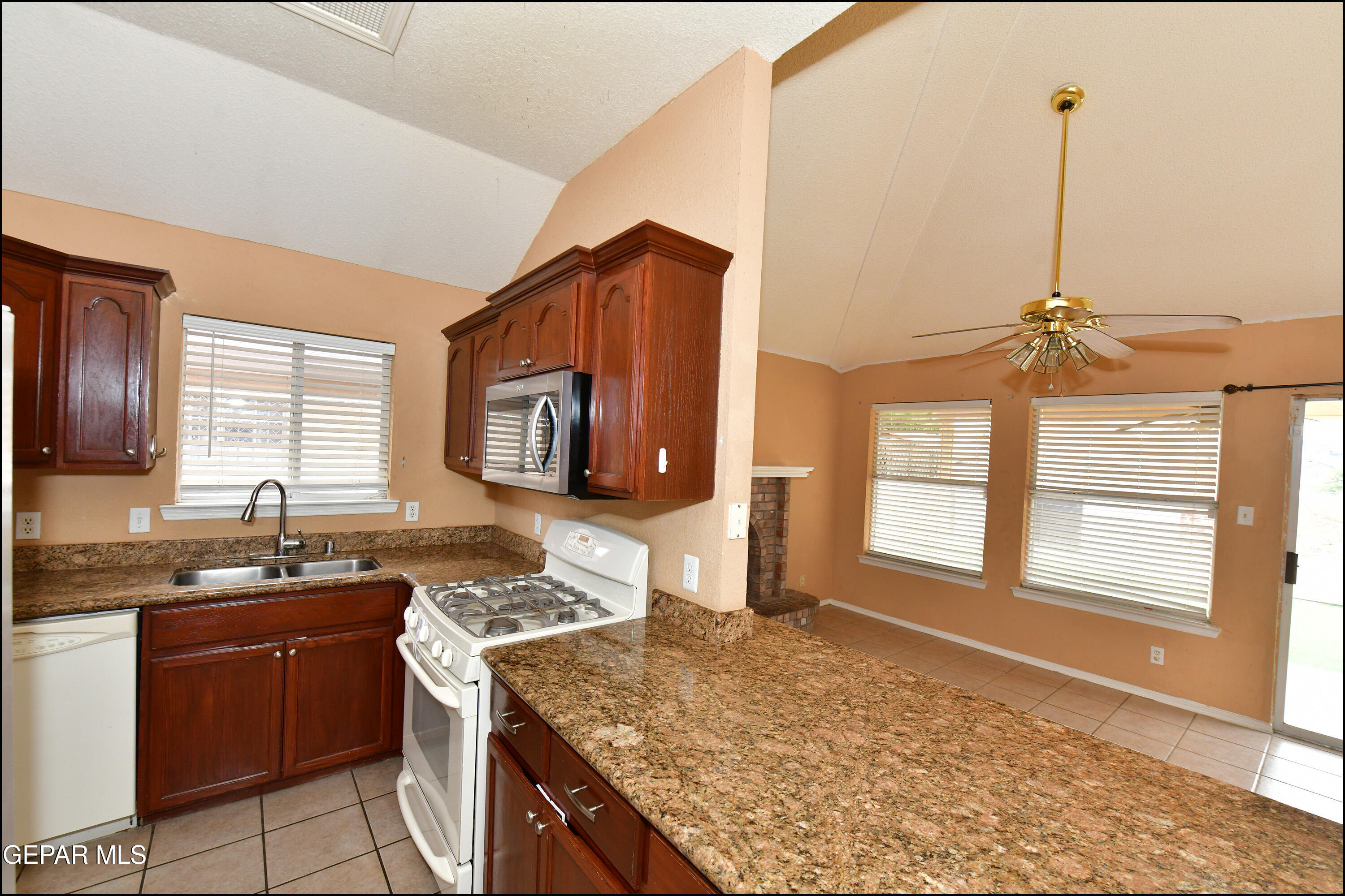 7737 Plaza Azul Road El Paso, TX 79912 - Photo 11 of 40 18 - Copy