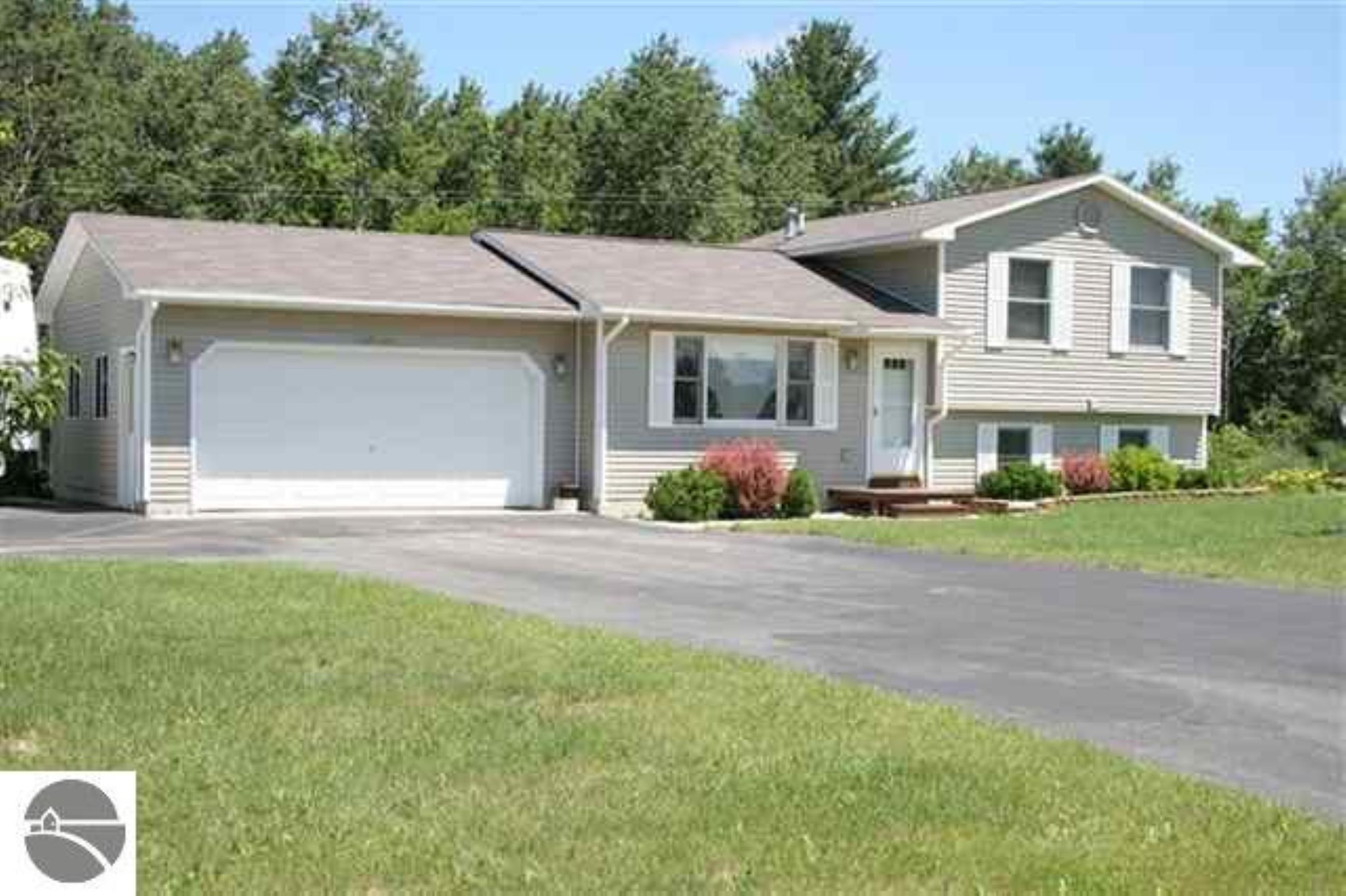 1901 Sparling Road Kingsley, MI 49649 - Photo 2 of 23