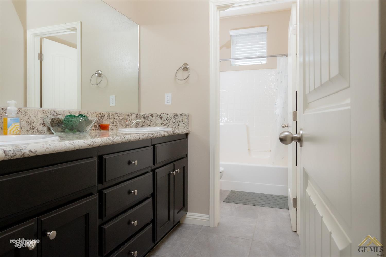 14830 Citrus Tree Court Bakersfield, CA 93314 - Photo 5 of 26