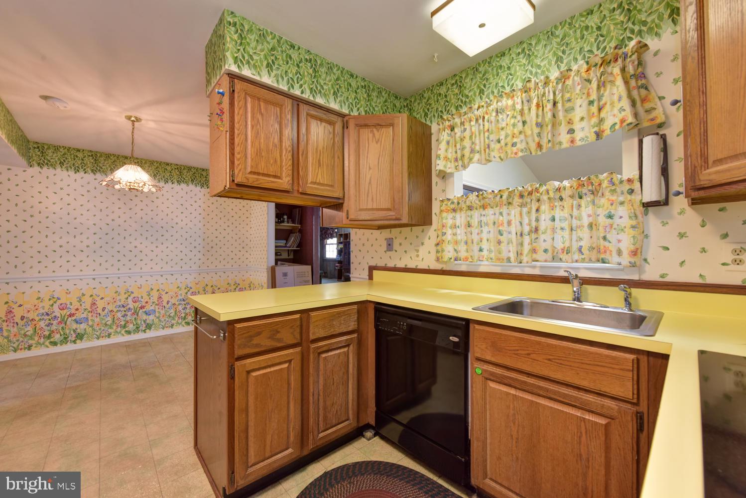 13208 Poplar Tree Road Fairfax, VA 22033 - Photo 11 of 32 Gallery Image 11