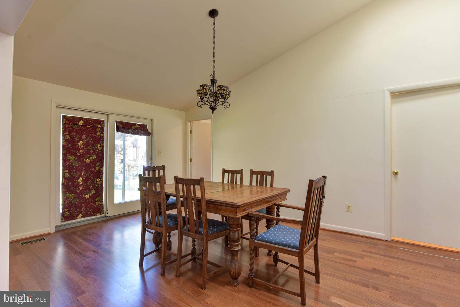 13208 Poplar Tree Road Fairfax, VA 22033 - Photo 4 of 32 Gallery Image 4
