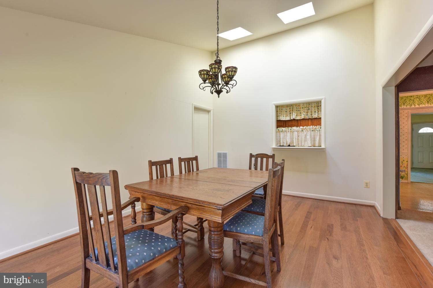13208 Poplar Tree Road Fairfax, VA 22033 - Photo 6 of 32 Gallery Image 6