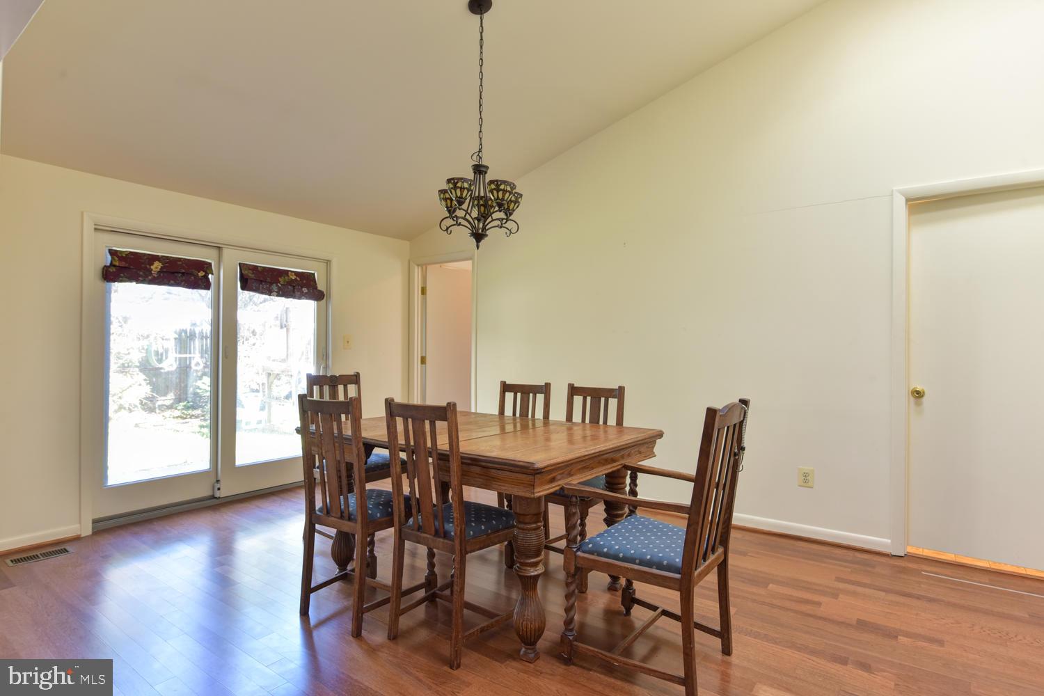 13208 Poplar Tree Road Fairfax, VA 22033 - Photo 7 of 32 Gallery Image 7