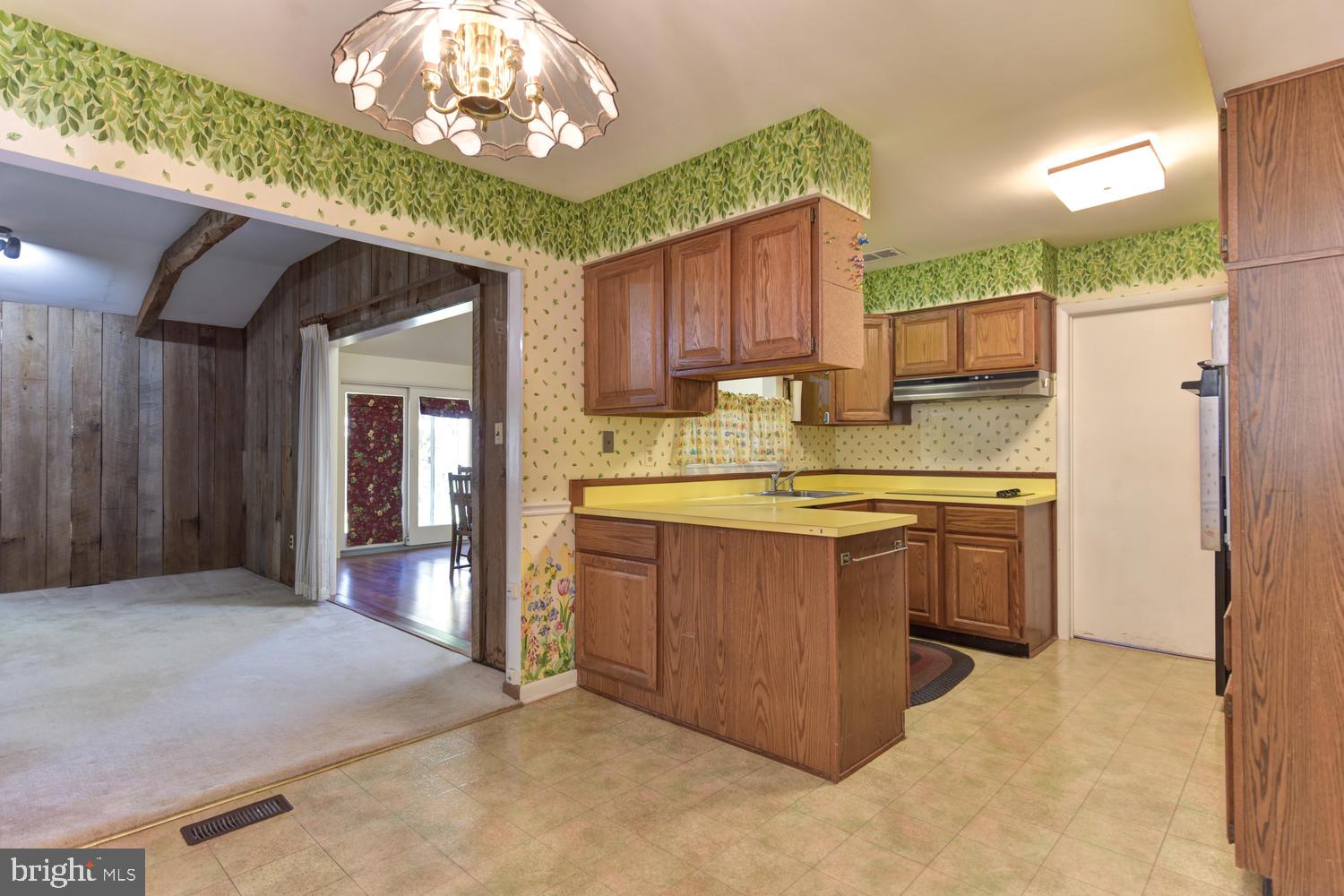 13208 Poplar Tree Road Fairfax, VA 22033 - Photo 8 of 32 Gallery Image 8