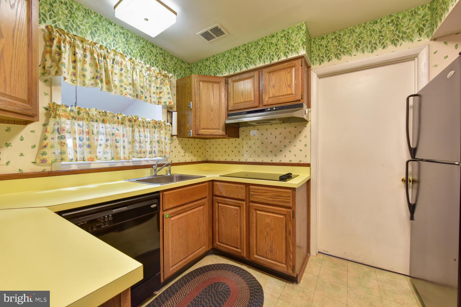 13208 Poplar Tree Road Fairfax, VA 22033 - Photo 10 of 32 Gallery Image 10