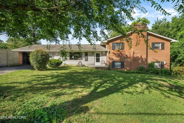 $275,000 | 1061 South Linden Drive, Alcoa, TN 37801