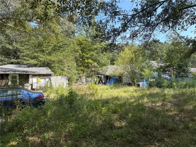a view of a yard with a tree