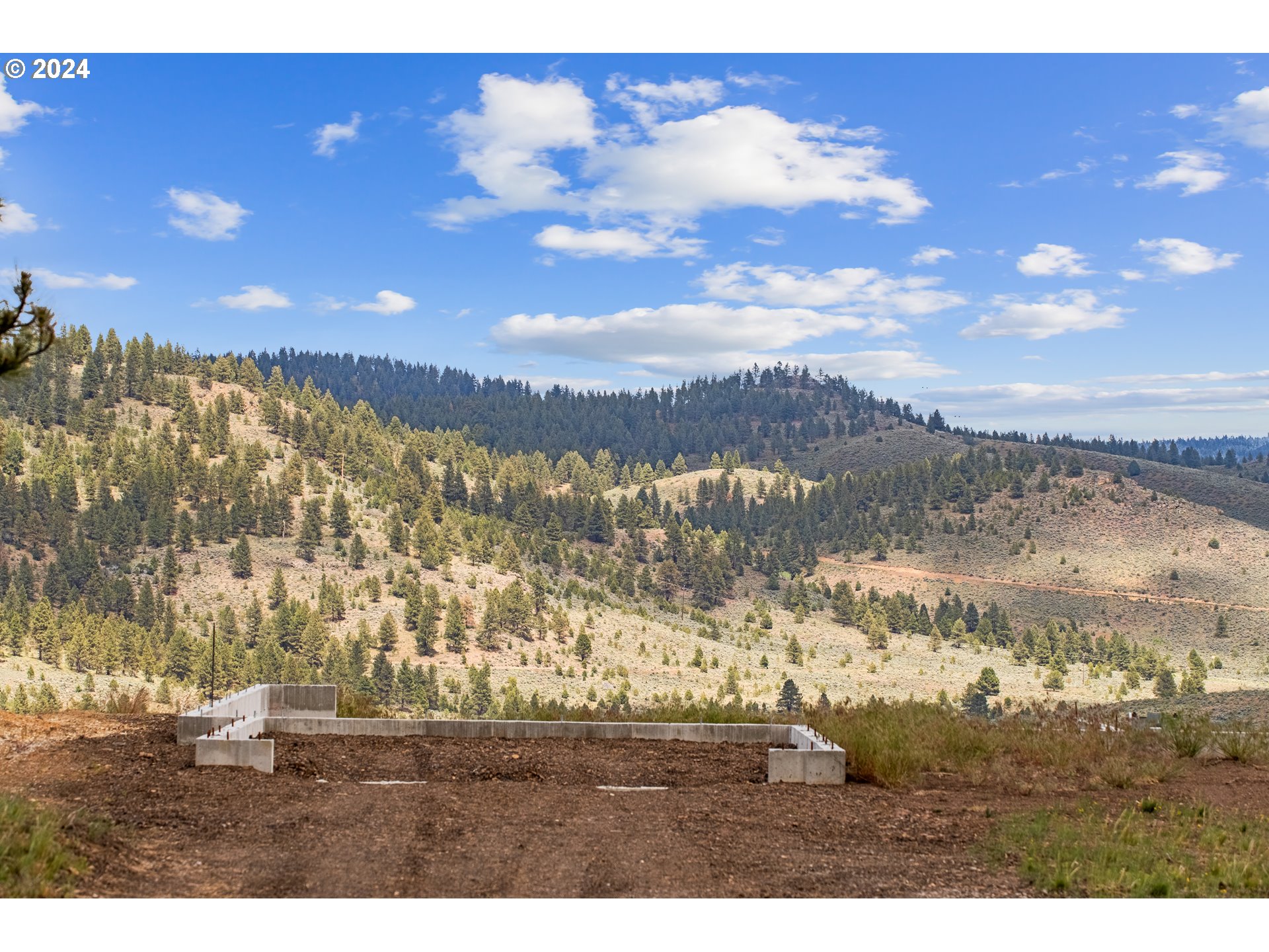 20271 Riata Lane, Unit S21 Seneca, OR 97873 - Photo 2 of 9 a view of lake view and mountain