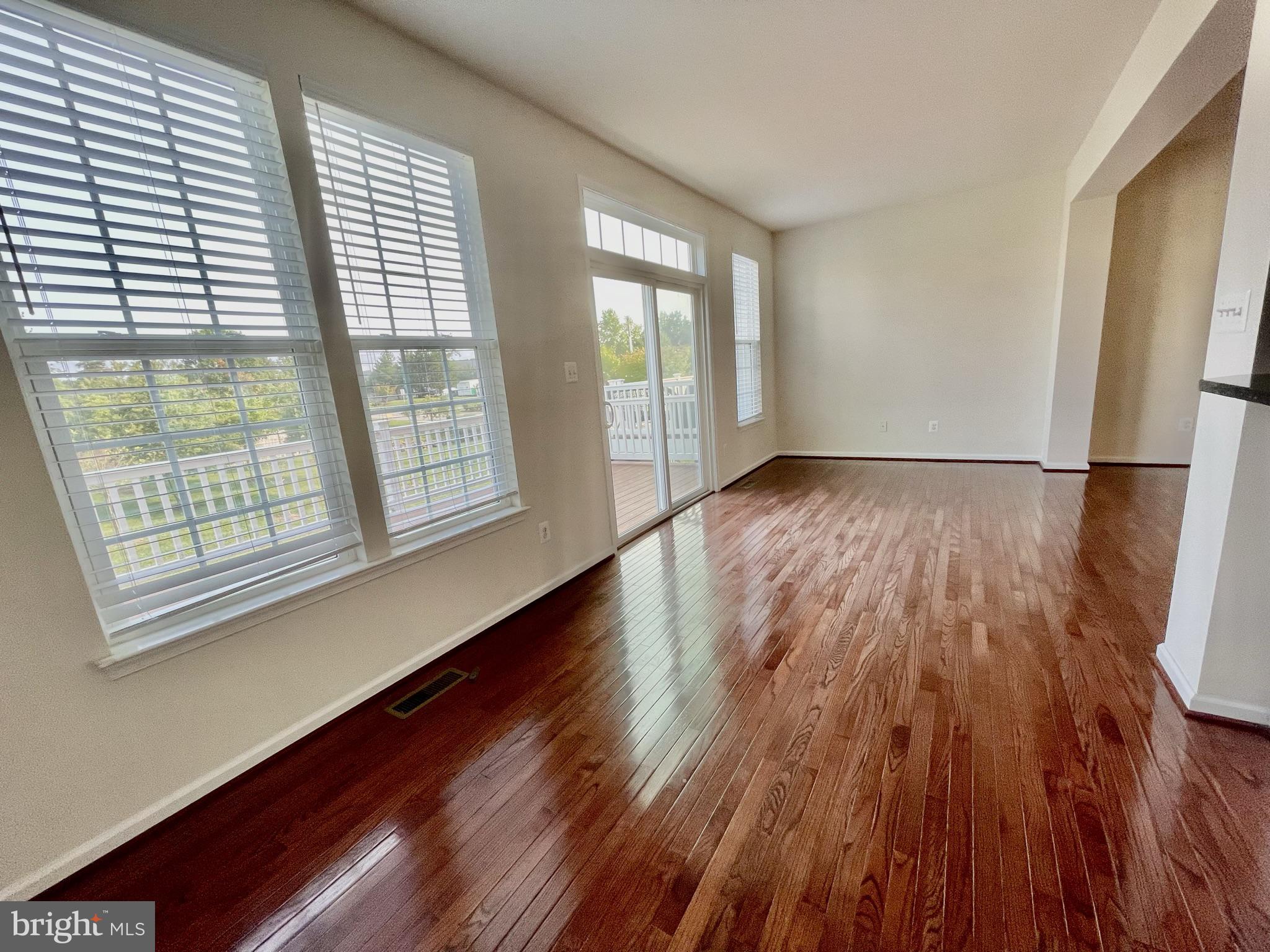 22908 Chestnut Oak Terrace Sterling, VA 20166 - Photo 13 of 34