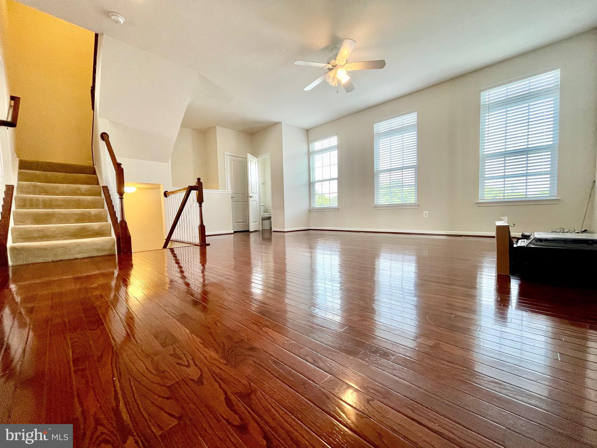 22908 Chestnut Oak Terrace Sterling, VA 20166 - Photo 4 of 34