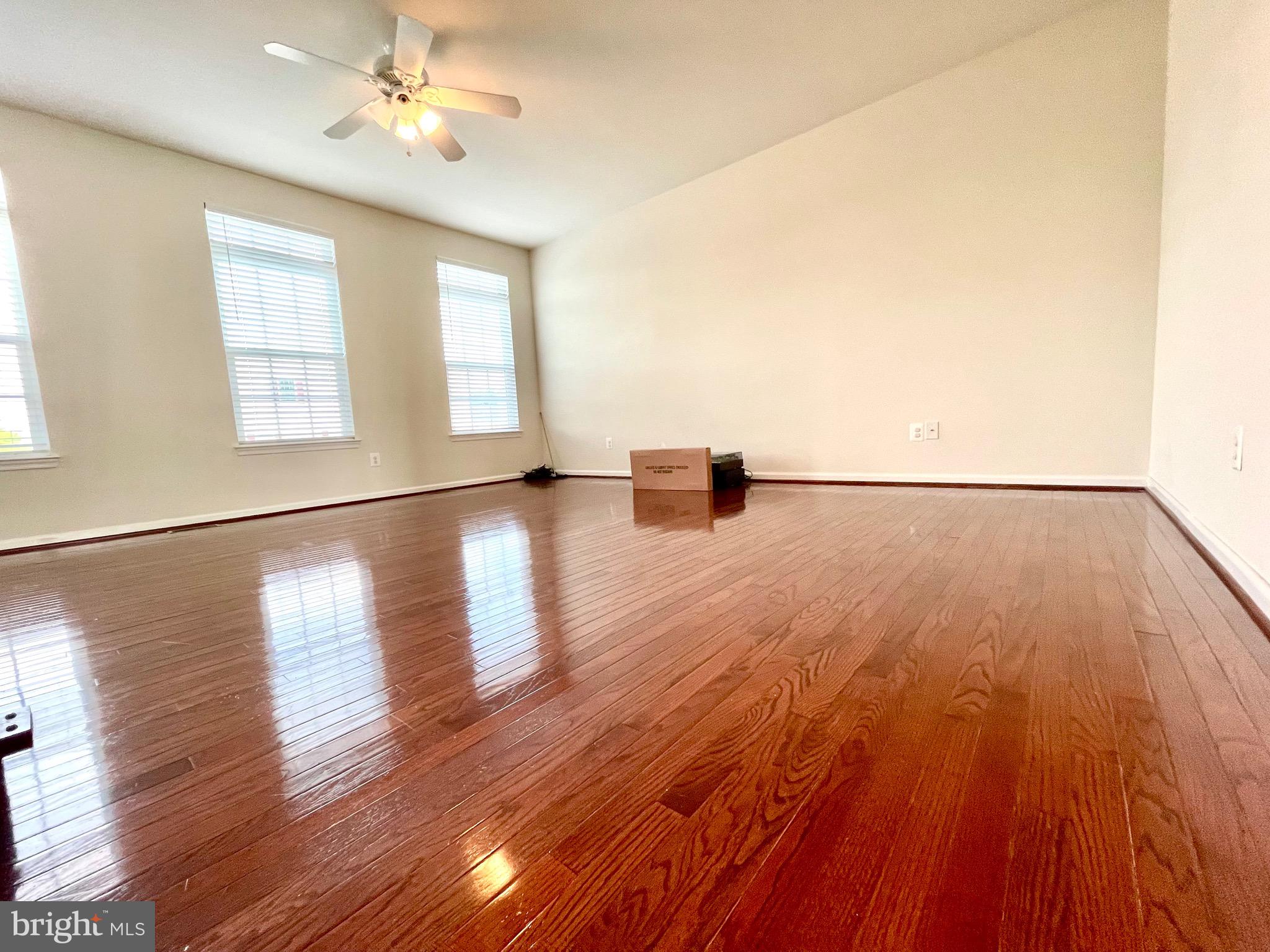 22908 Chestnut Oak Terrace Sterling, VA 20166 - Photo 5 of 34