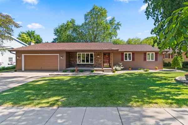 $369,900 | 933 East Capitol Drive, Appleton, WI 54911