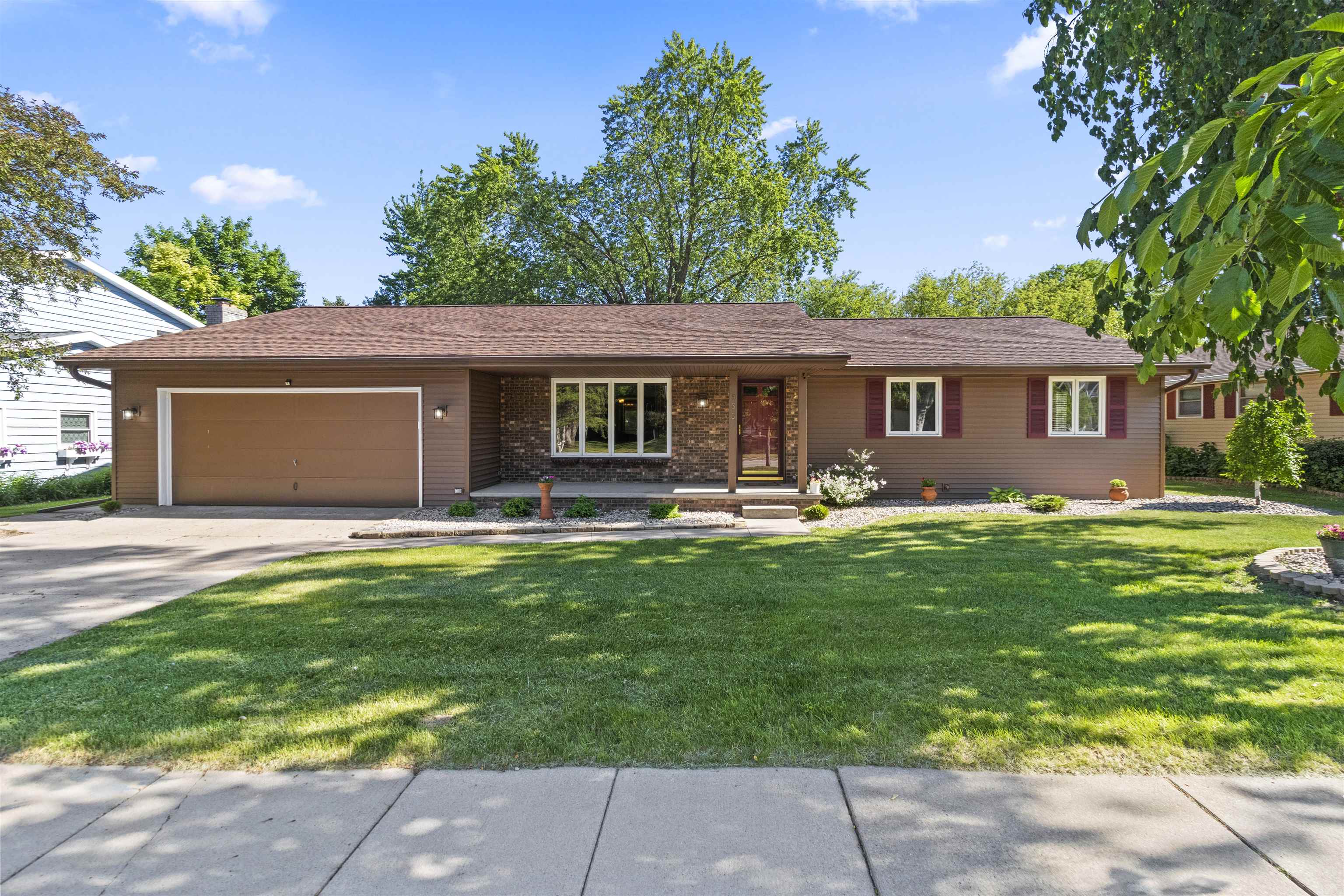933 East Capitol Drive Appleton, WI 54911 - Photo 1 of 46