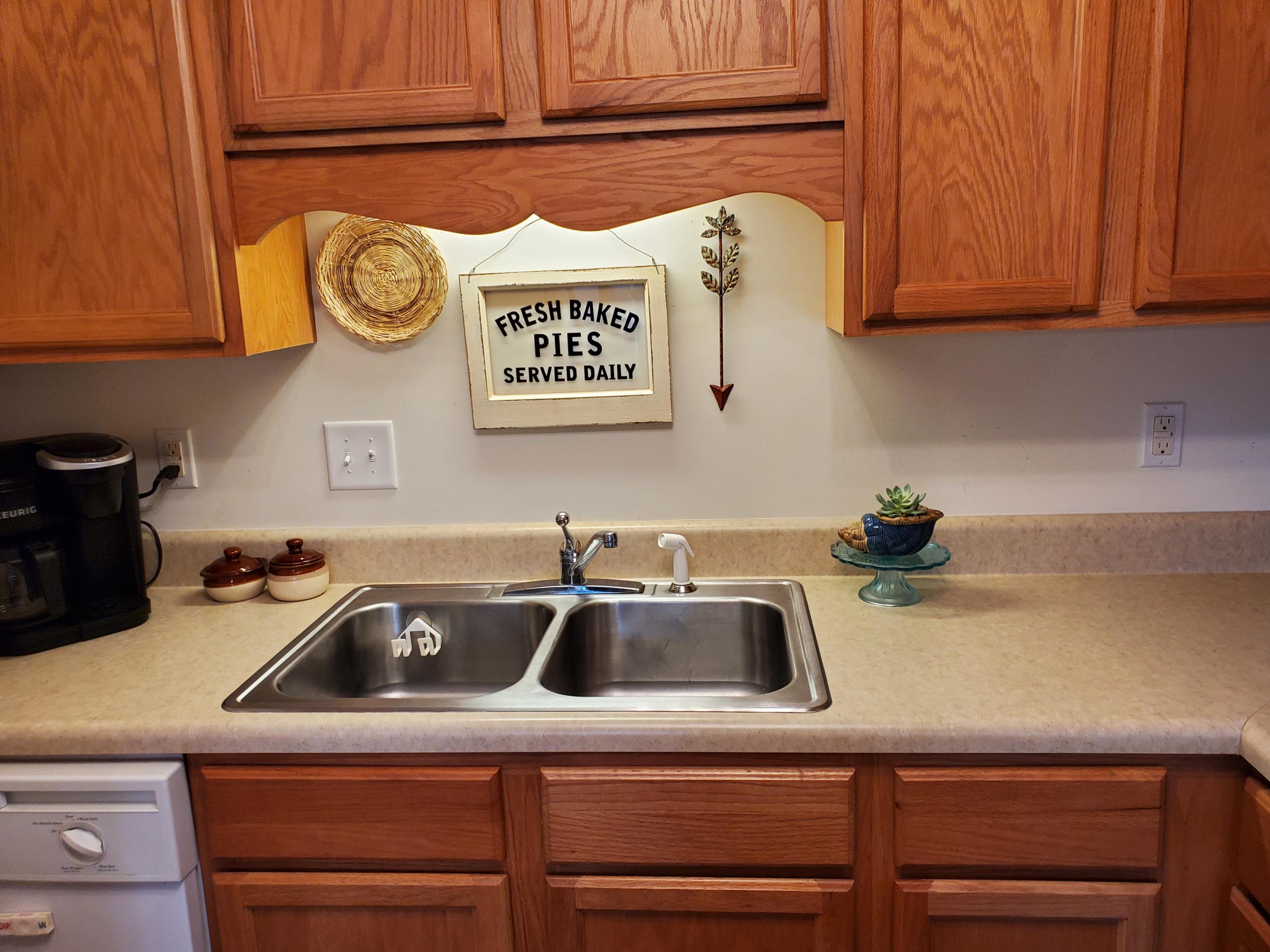 319 Top Knot Road Hubert, NC 28539 - Photo 19 of 54 Kitchen 4