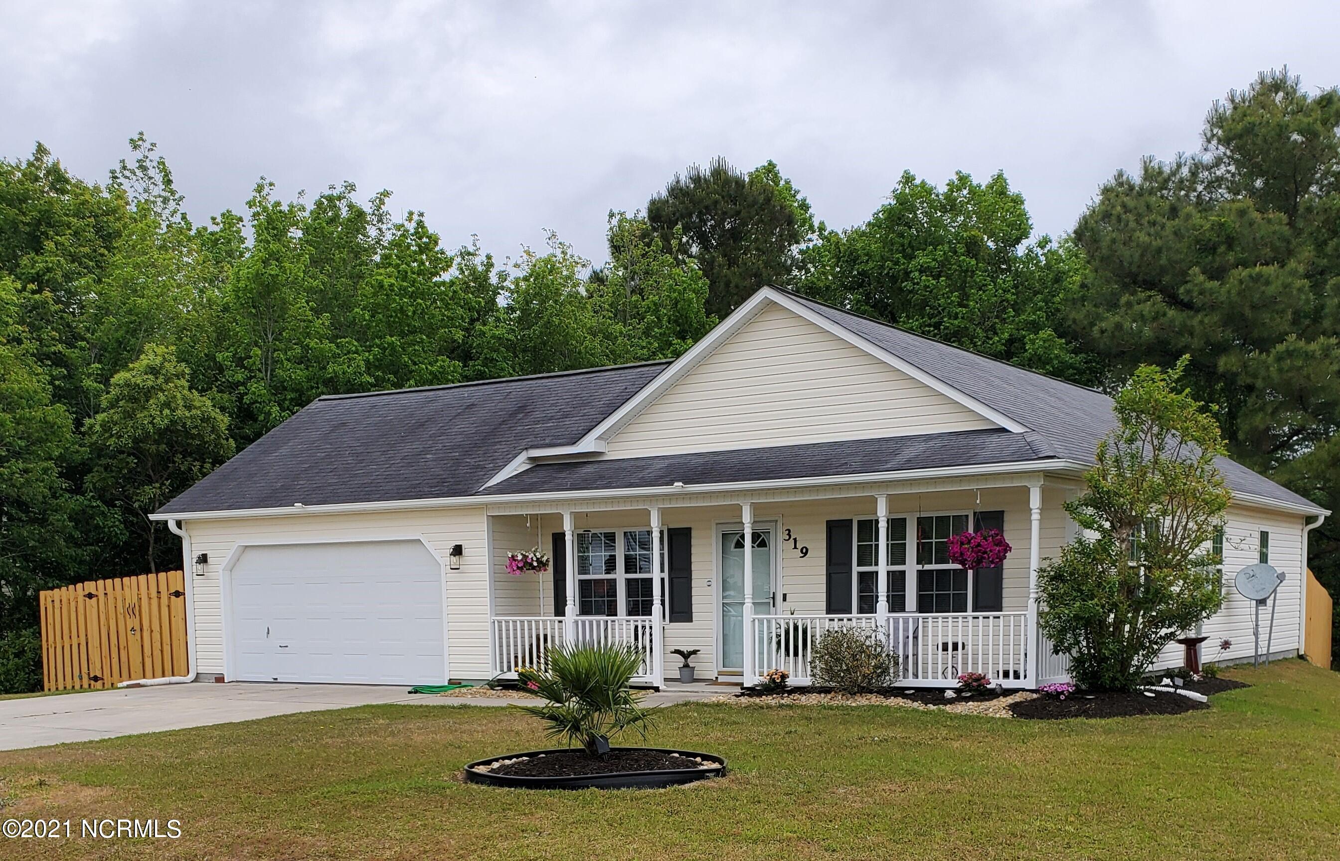 319 Top Knot Road Hubert, NC 28539 - Photo 5 of 54 Front of House