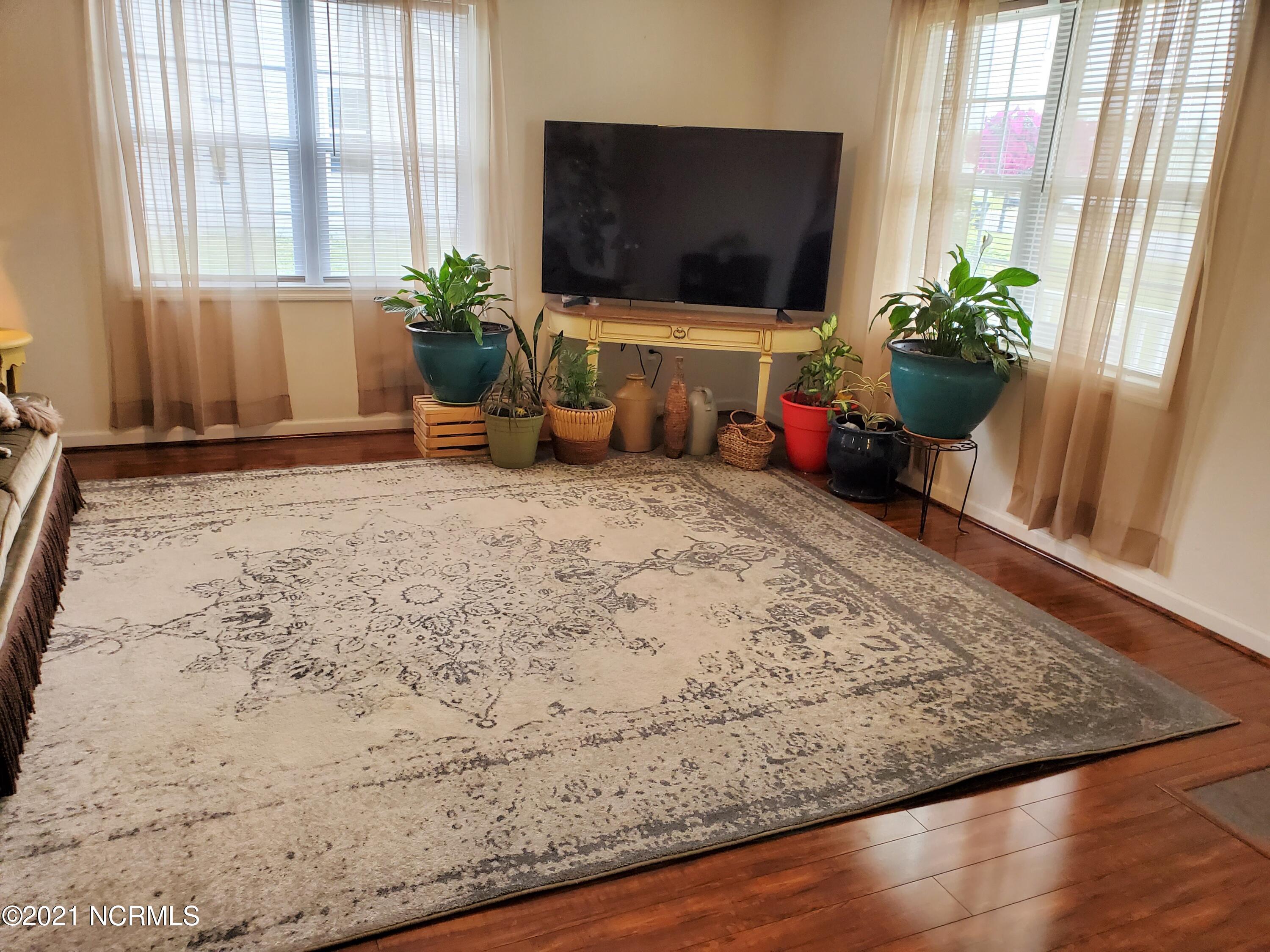 319 Top Knot Road Hubert, NC 28539 - Photo 10 of 54 Living Room 4