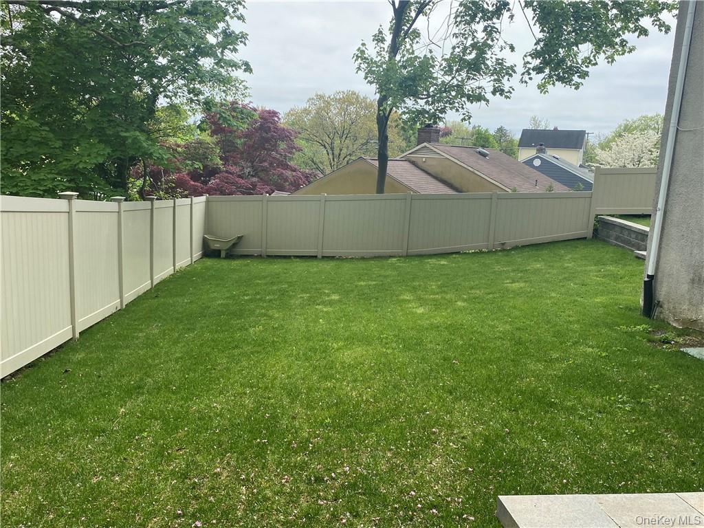 433 New Rochelle Road Bronxville, NY 10708 - Photo 36 of 41 a view of a backyard