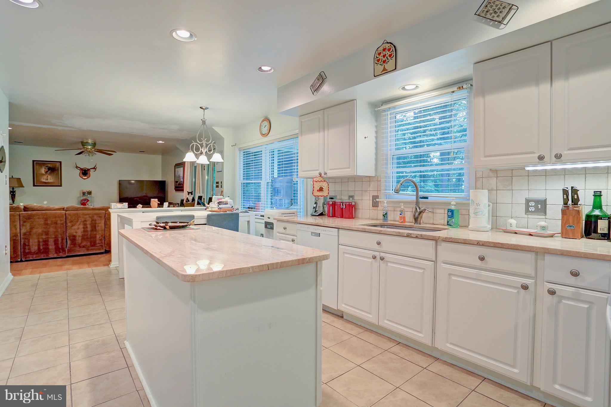 354 Chestnut Hill Road York, PA 17402 - Photo 8 of 34