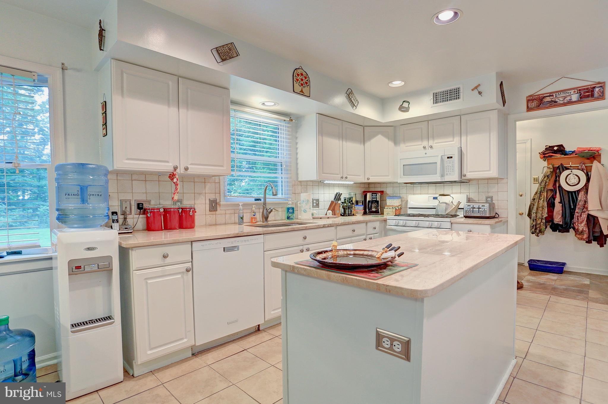 354 Chestnut Hill Road York, PA 17402 - Photo 9 of 34