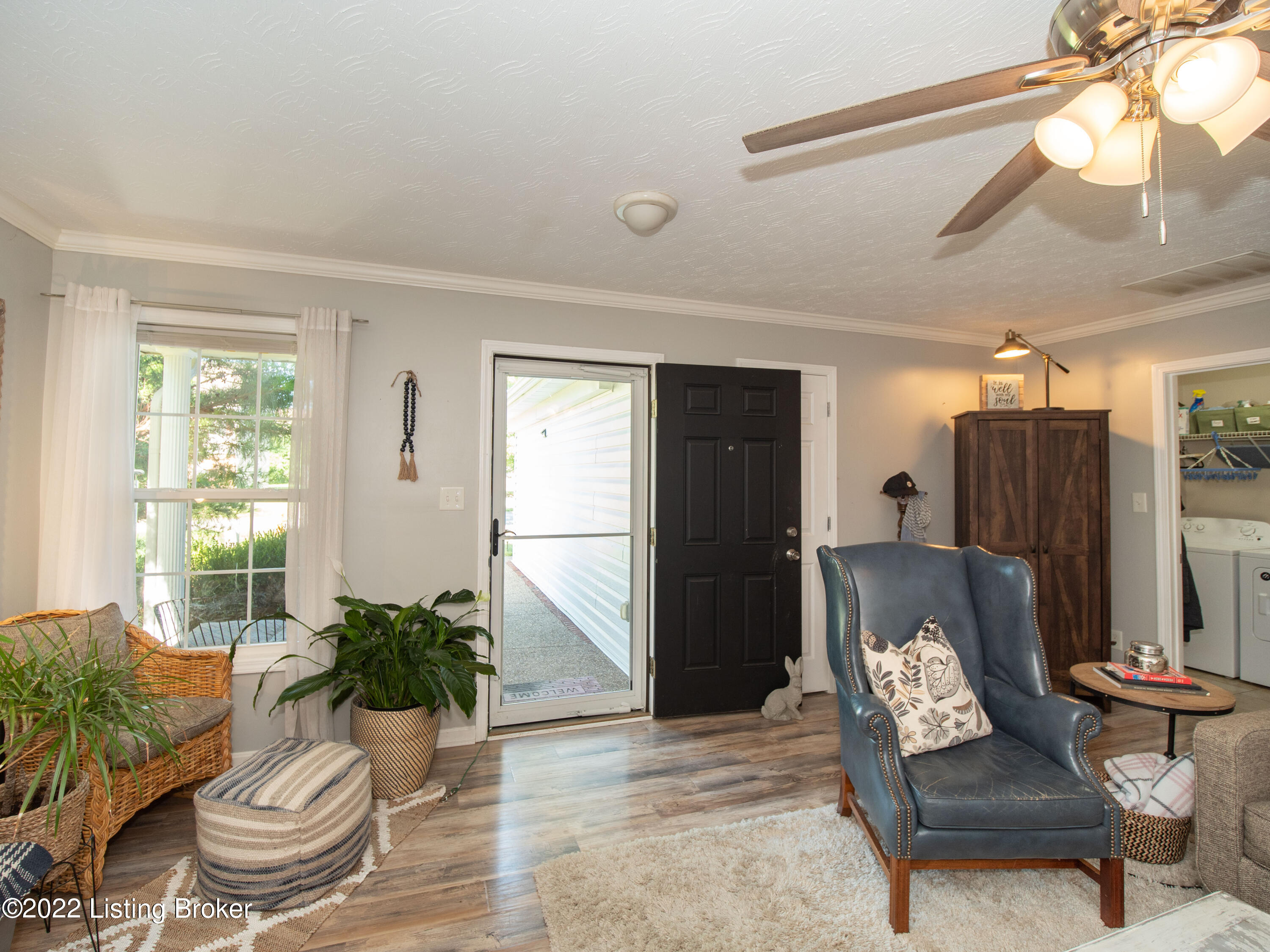 6913 Fernview Road Louisville, KY 40291 - Photo 4 of 33 6913 Fernview Road-24