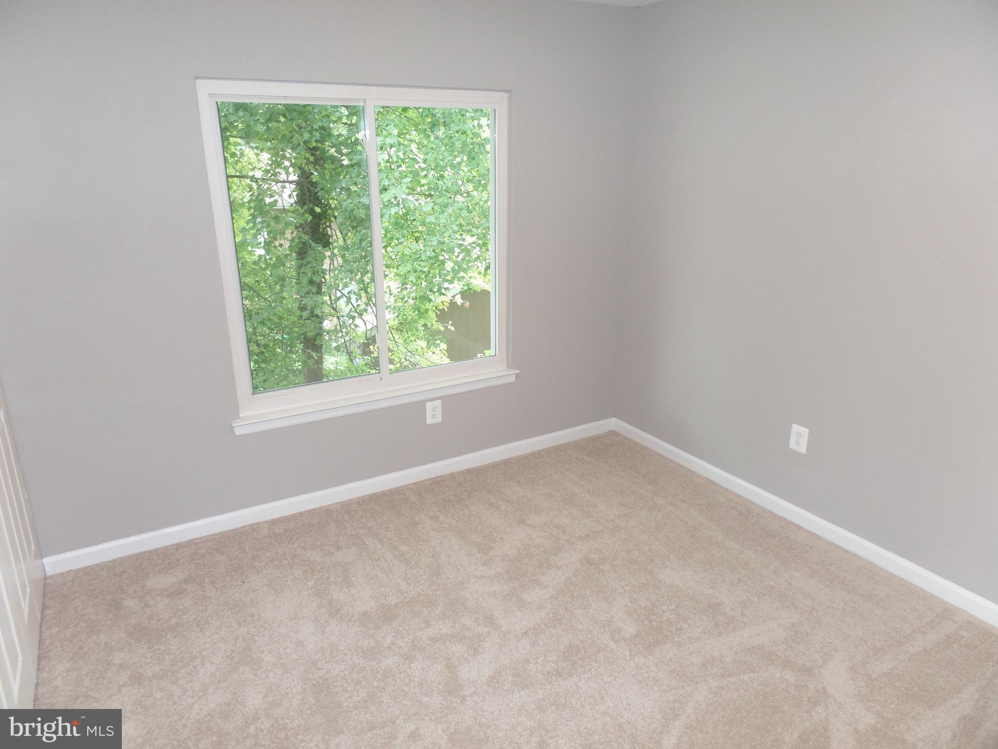 18940 Glendower Road Gaithersburg, MD 20879 - Photo 14 of 30 an empty room with a window