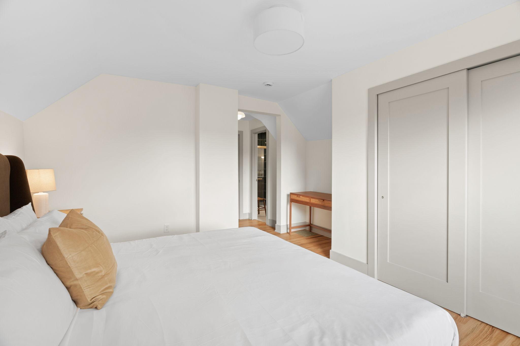 641 5th Street Northeast Minneapolis, MN 55413 - Photo 17 of 36