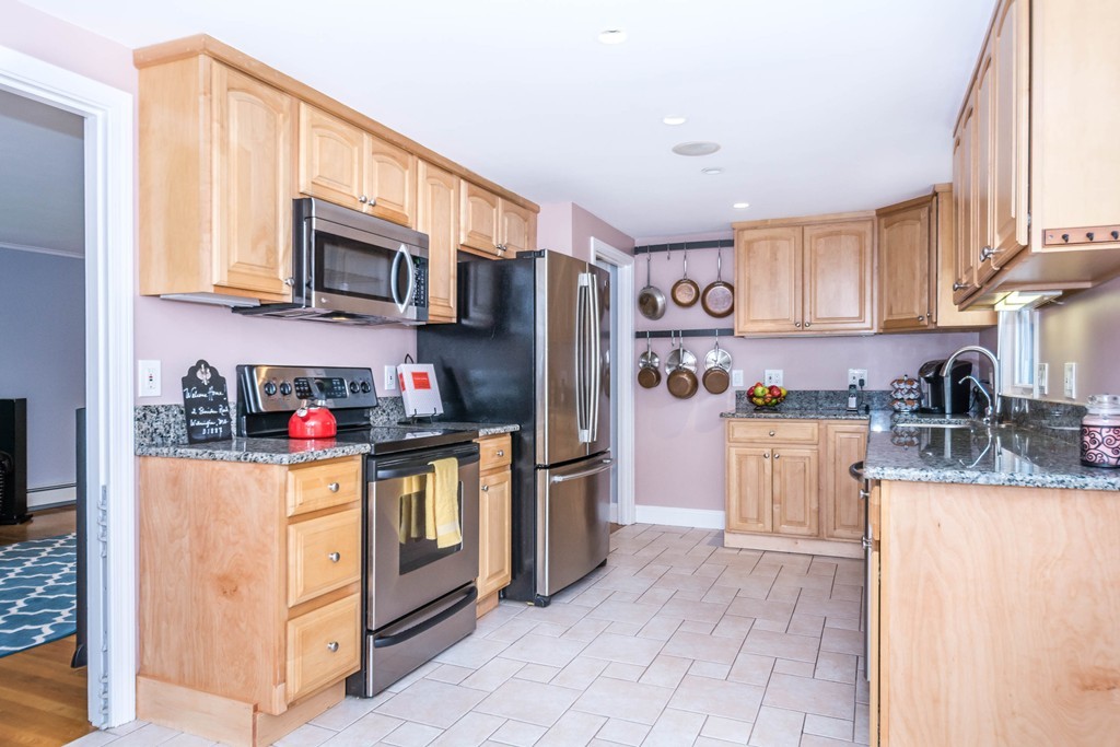 2 Sheridan Road Wilmington, MA 01887 - Photo 6 of 26 Gallery Image 6