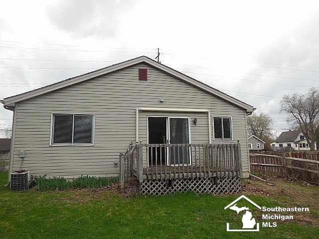7340 Douglas Road Lambertville, MI 48144 - Photo 3 of 17 20435682-2.JPG