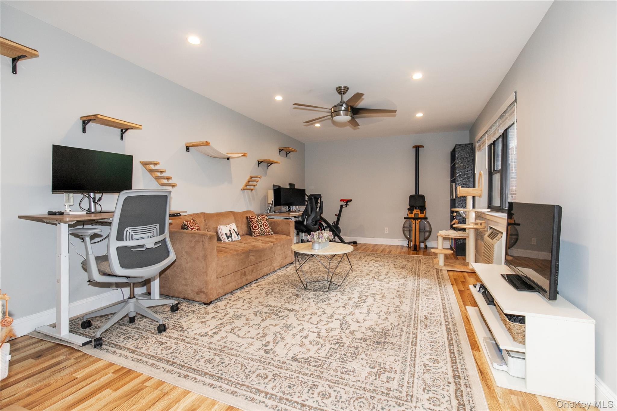 35 Knightsbridge Road, Unit 2B Great Neck, NY 11021 - Photo 5 of 20